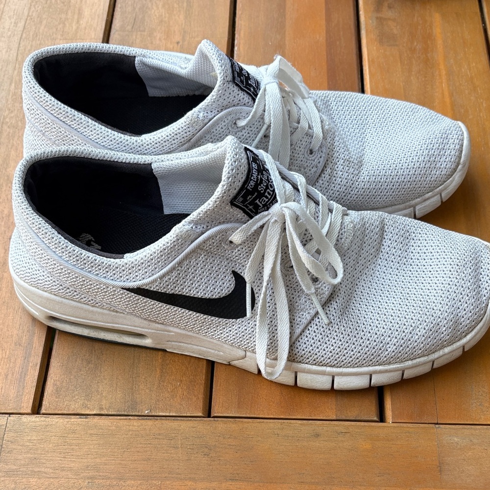 Nike Men's Gray and Black Sneakers